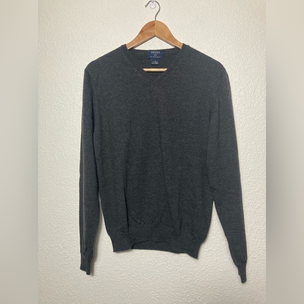 Brooks 346 fine Italian merino wool sweater Vneck pullover Medium long sleeve